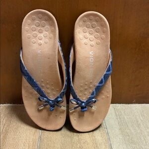 Vionic Women's Navy Sandals with Tan Soles size 8